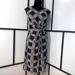 Evan Picone Sleeveless Dress w Accent Mid Detail